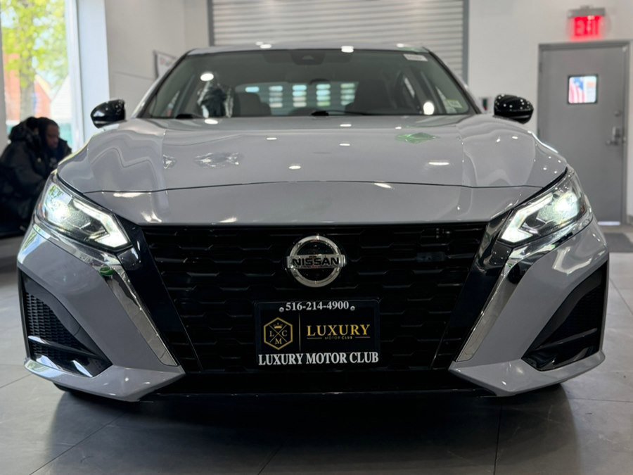 Used 2023 Nissan Altima 2.5 SR AWD/4WD image 2