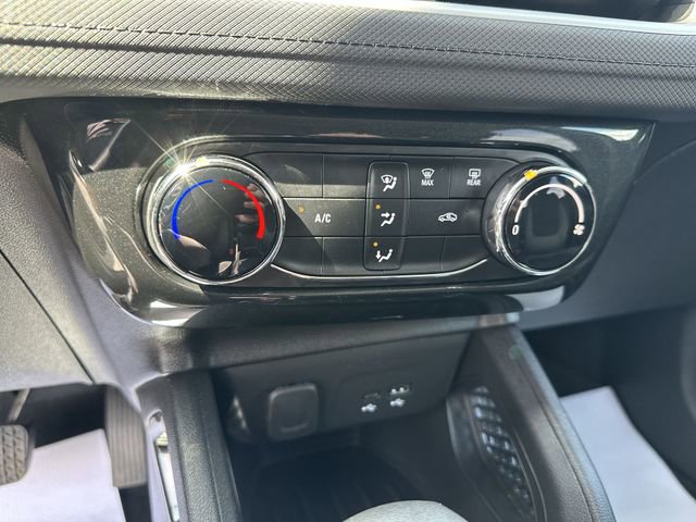 Used 2025 Chevrolet TrailBlazer LT w/ Driver Confidence Package AWD/4WD image 18