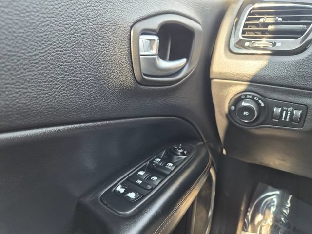 Used 2018 Jeep Compass Limited AWD/4WD image 15