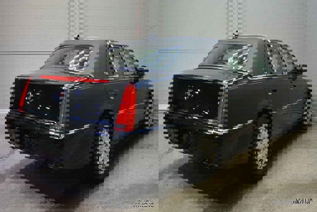 Used 2010 Cadillac DTS Premium w/ Driver Awareness Package image 4