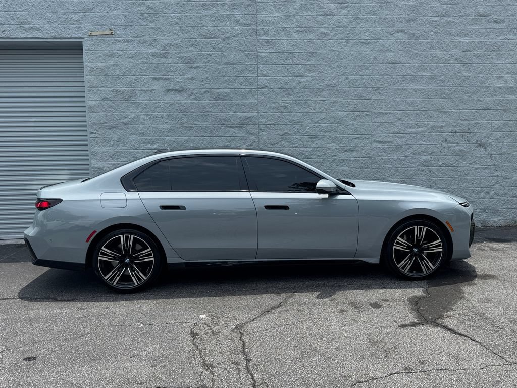Used 2023 BMW 740i w/ Parking Assistance Package RWD image 7