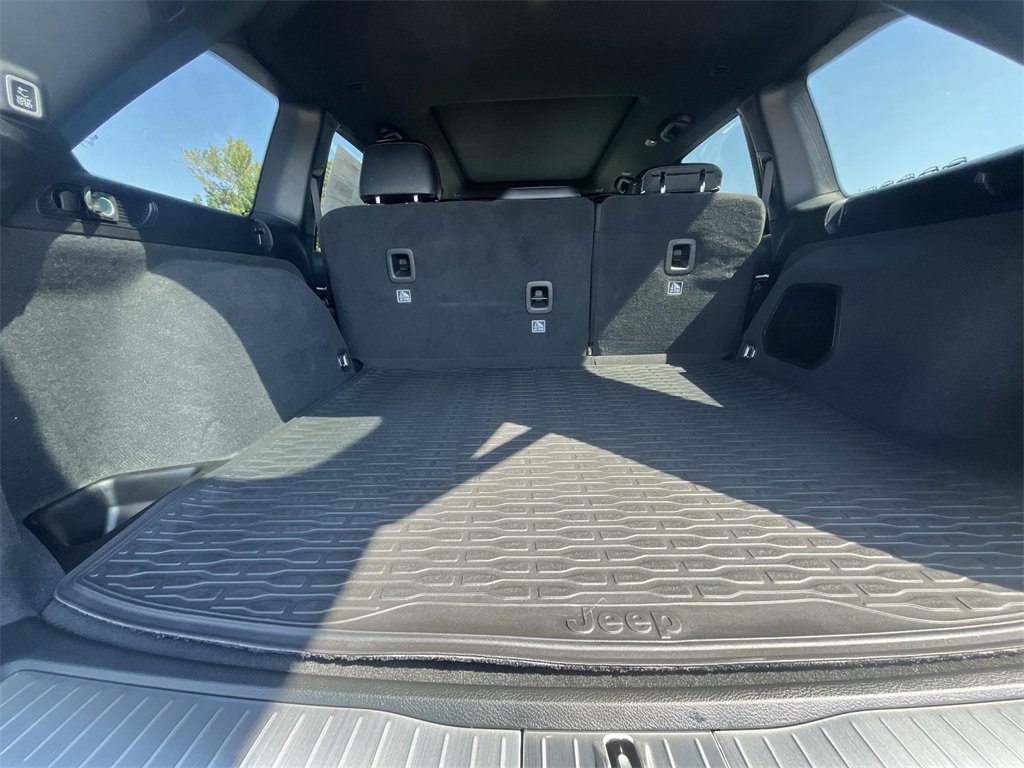 New 2025 Jeep Grand Cherokee Summit image 15