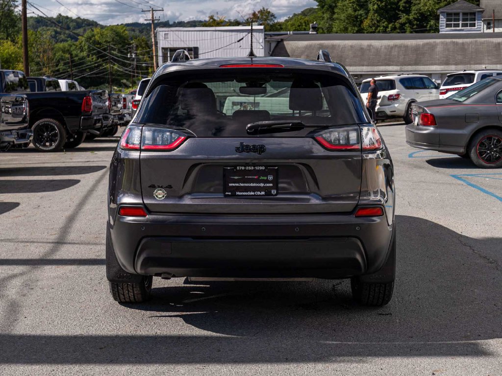 Certified 2021 Jeep Cherokee Latitude Plus AWD/4WD image 5
