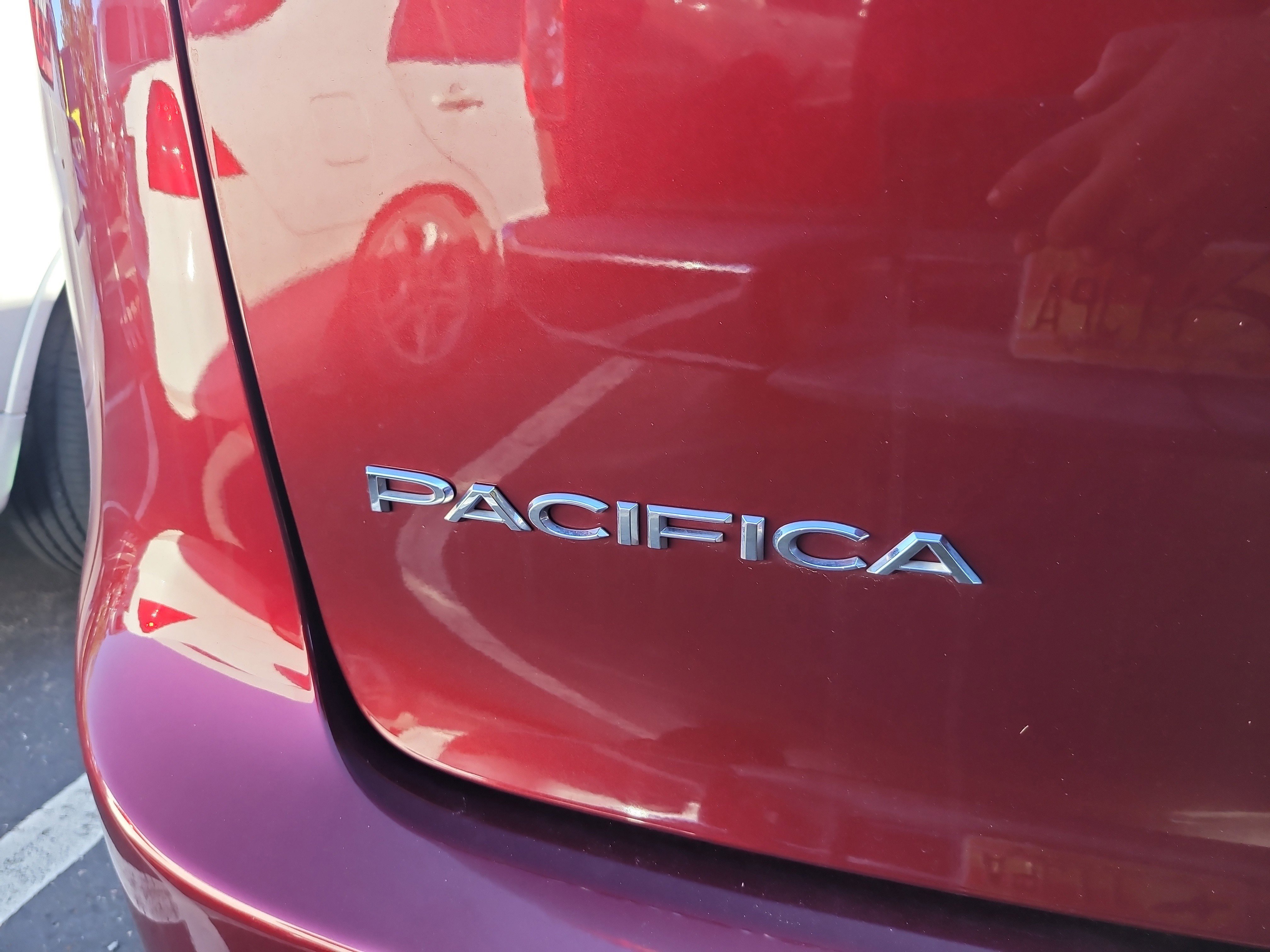 Used 2021 Chrysler Pacifica Touring w/ Cold Weather Group FWD image 5