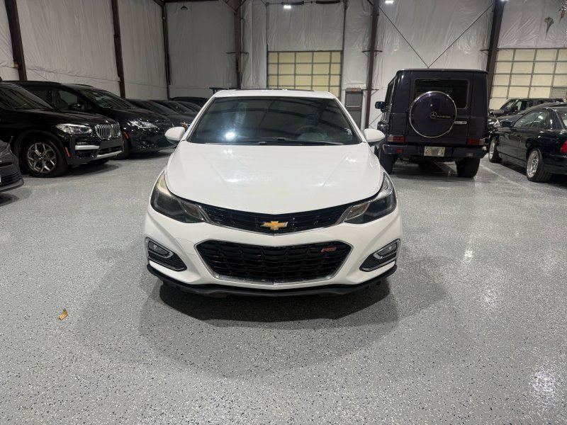 Used 2018 Chevrolet Cruze LT w/ Sun And Sound Package FWD image 2