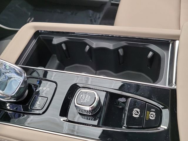 New 2026 Volvo XC90 B6 Plus w/ Protection Package Premier AWD/4WD image 19