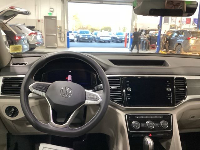 Used 2023 Volkswagen Atlas SE w/ Panoramic Sunroof Package AWD/4WD image 6