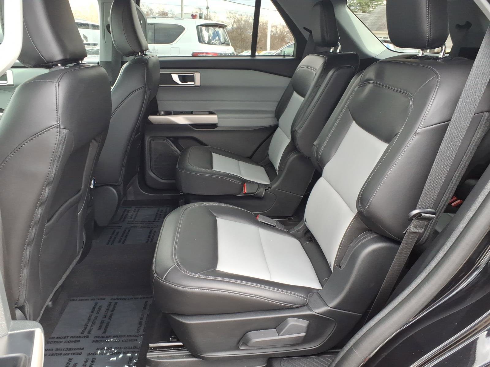 Used 2023 Ford Explorer XLT w/ Equipment Group 202A image 7
