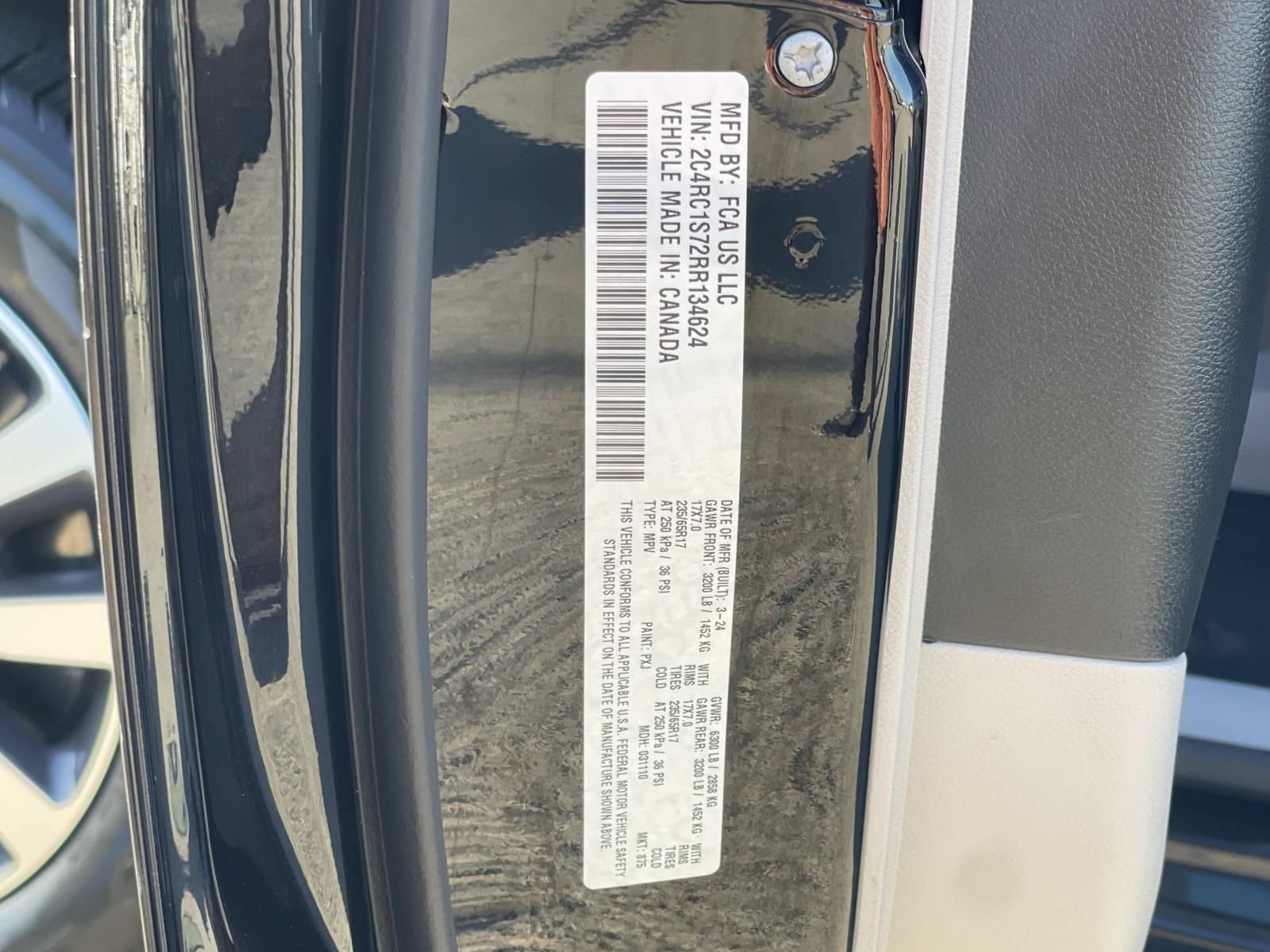 Used 2024 Chrysler Pacifica Limited FWD image 16