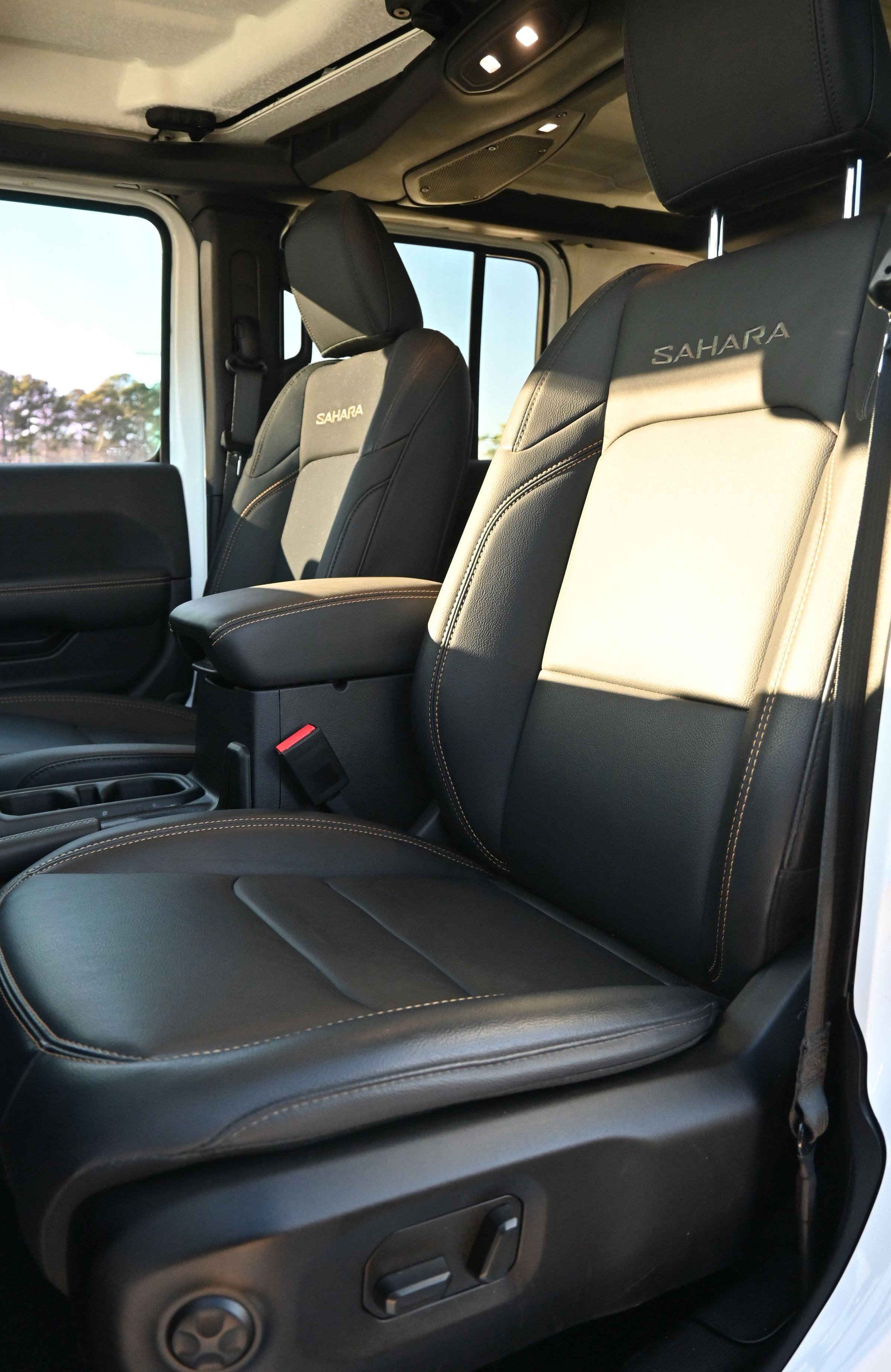 Used 2024 Jeep Wrangler Sahara w/ Technology Group image 18