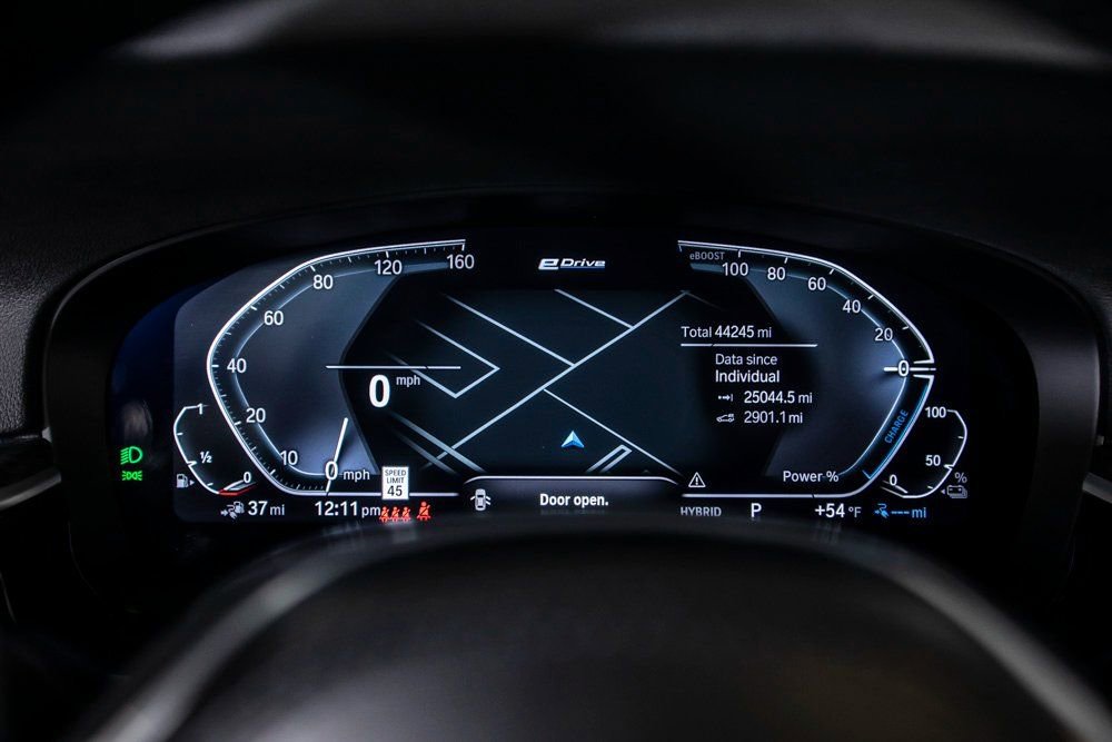 Used 2023 BMW 530e w/ M Sport Package image 25