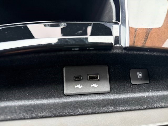 Certified 2025 Cadillac Escalade Sport Platinum w/ LPO, ONYX Package AWD/4WD image 7