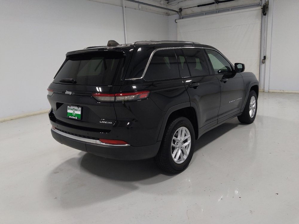 Used 2023 Jeep Grand Cherokee Laredo AWD/4WD image 9