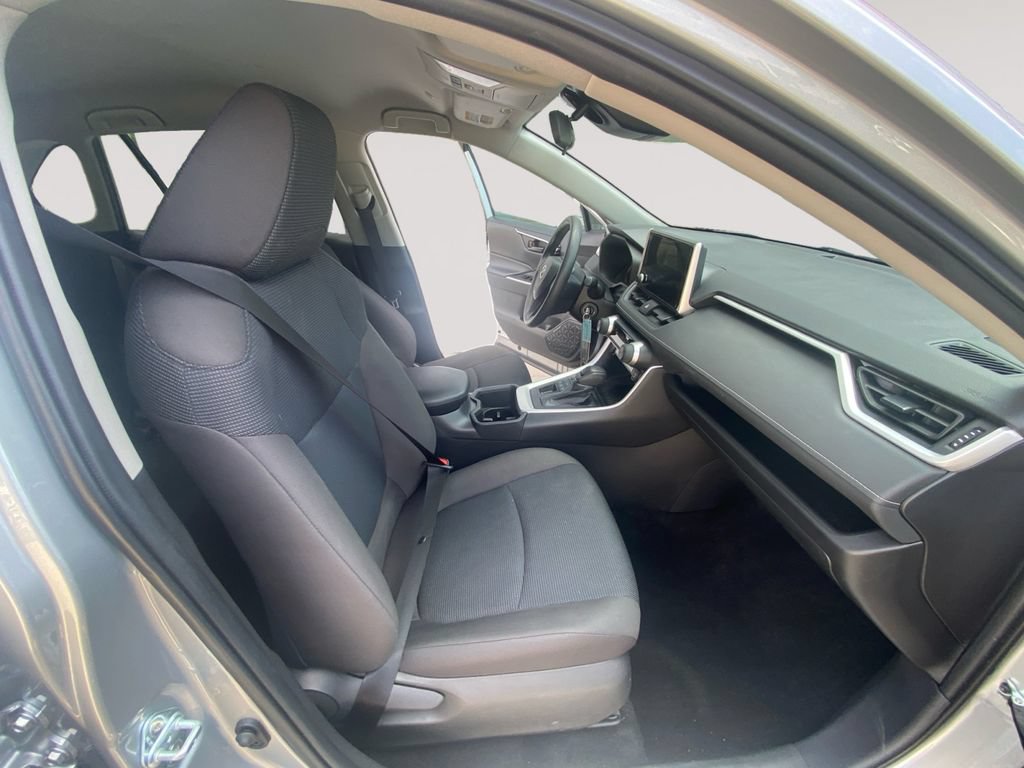 Used 2024 Toyota RAV4 LE AWD/4WD image 15