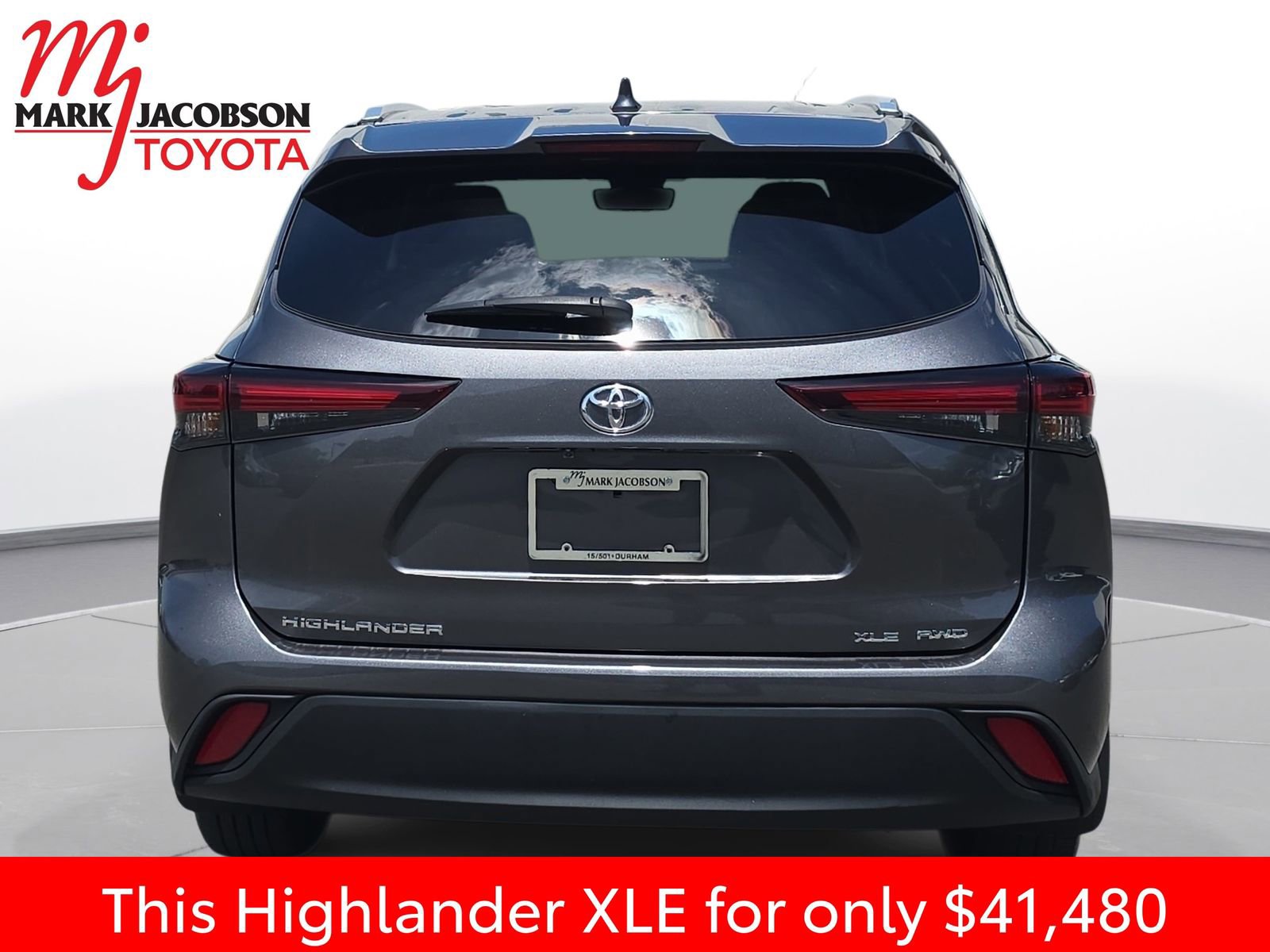 Used 2024 Toyota Highlander XLE AWD/4WD image 11