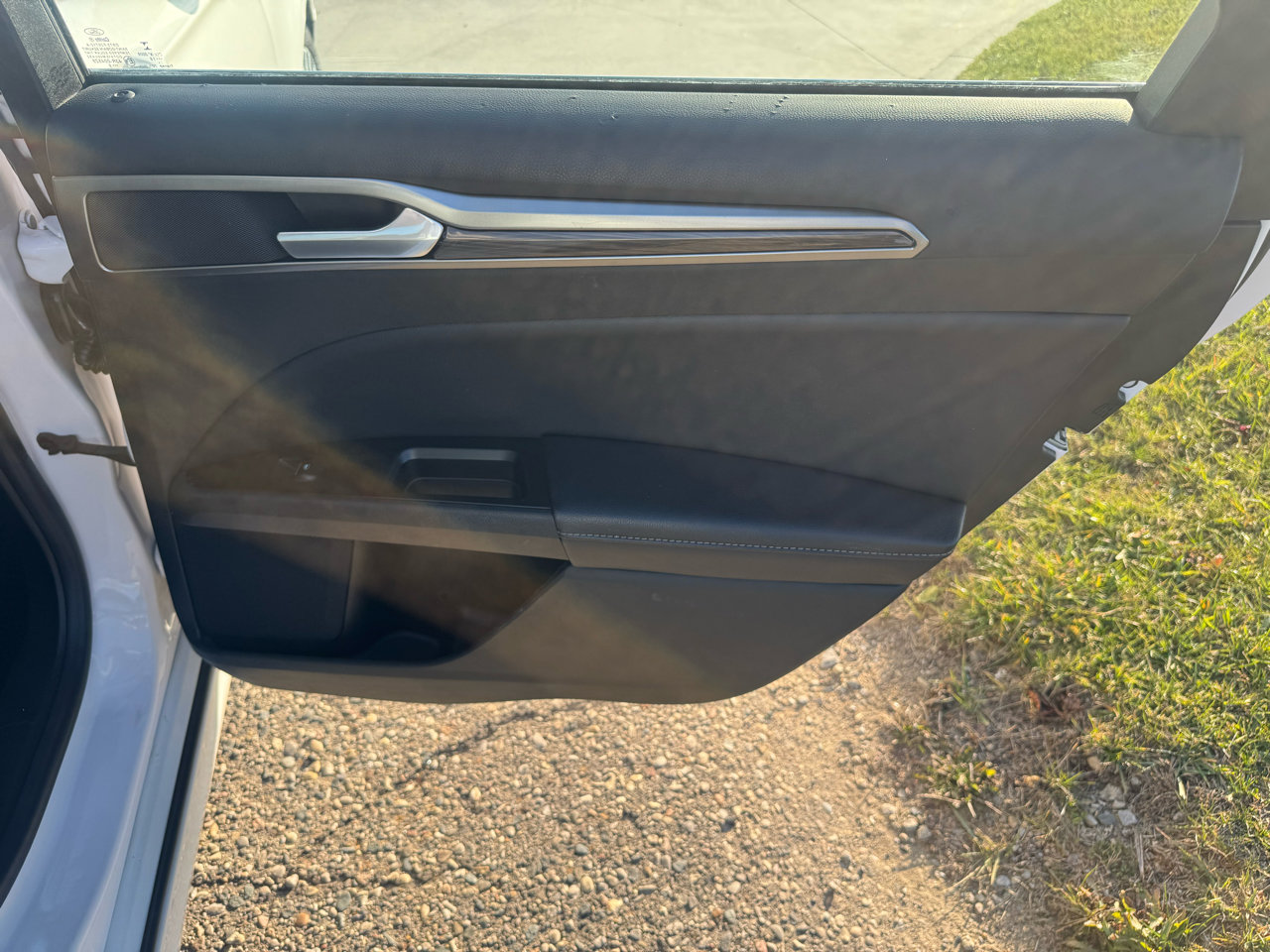 Used 2017 Ford Fusion Energi SE image 25