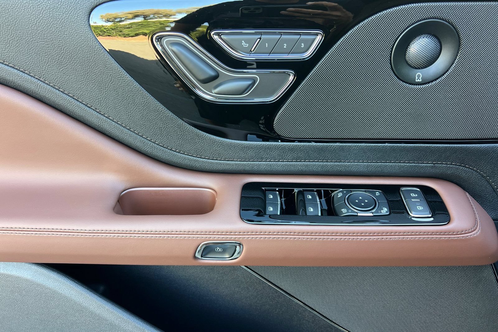 New 2026 Lincoln Aviator Reserve w/ Illumination Package AWD/4WD image 8