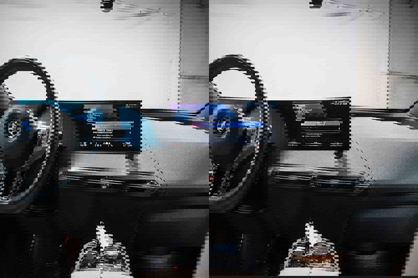 Used 2025 BMW iX xDrive50 w/ Sport Package image 15