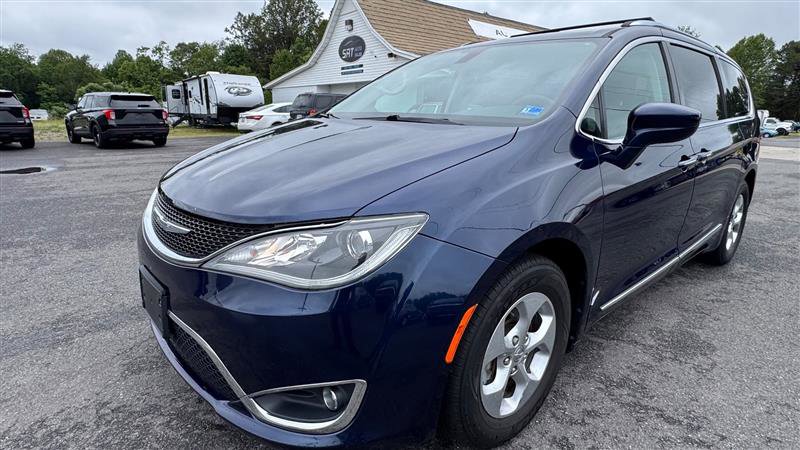 Used 2017 Chrysler Pacifica Touring-L Plus FWD image 13