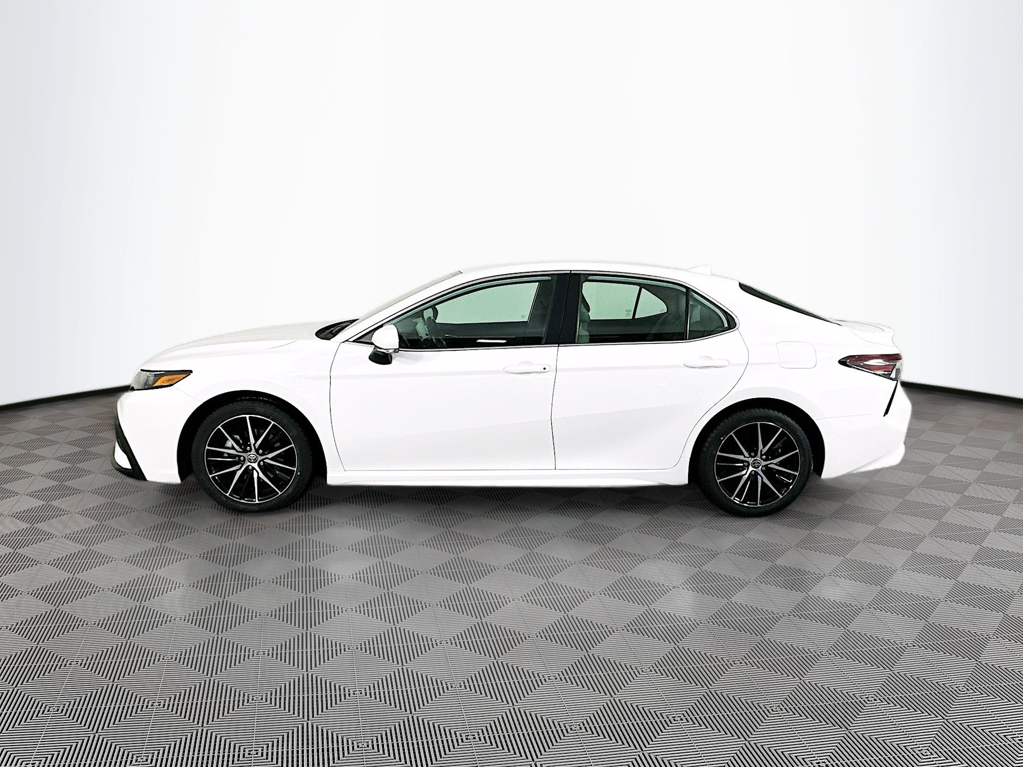 Certified 2023 Toyota Camry SE FWD image 4