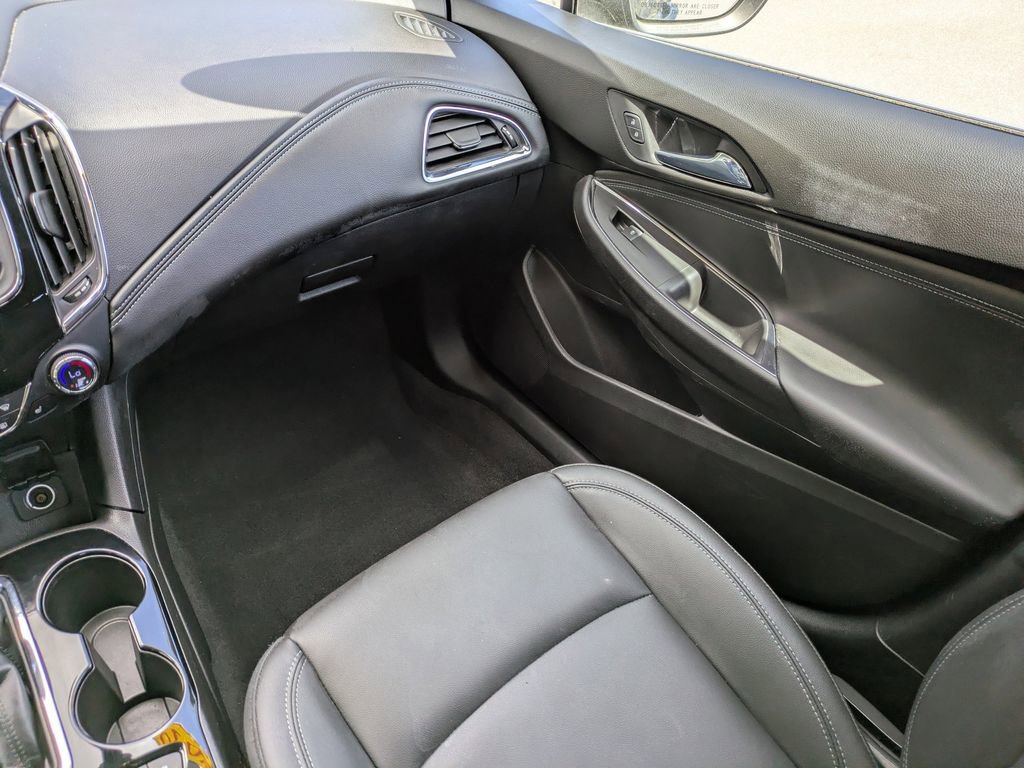 Used 2019 Chevrolet Cruze Premier image 16
