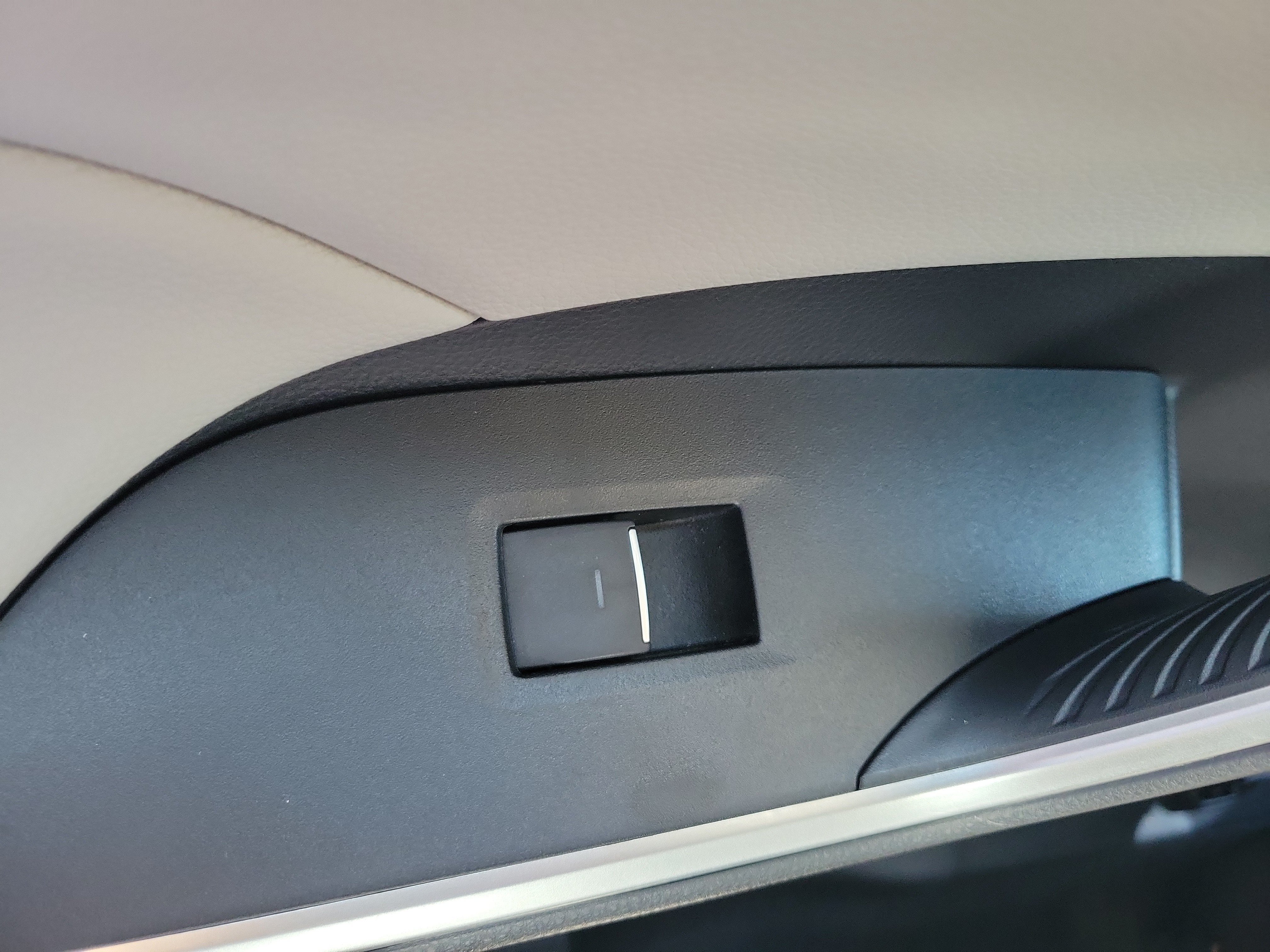 Used 2025 Toyota RAV4 XLE w/ Convenience Package FWD image 14
