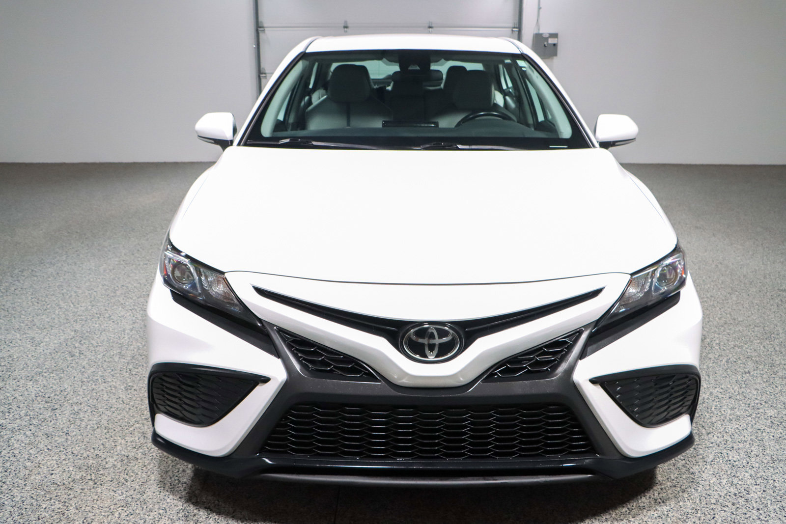 Used 2023 Toyota Camry SE FWD image 4