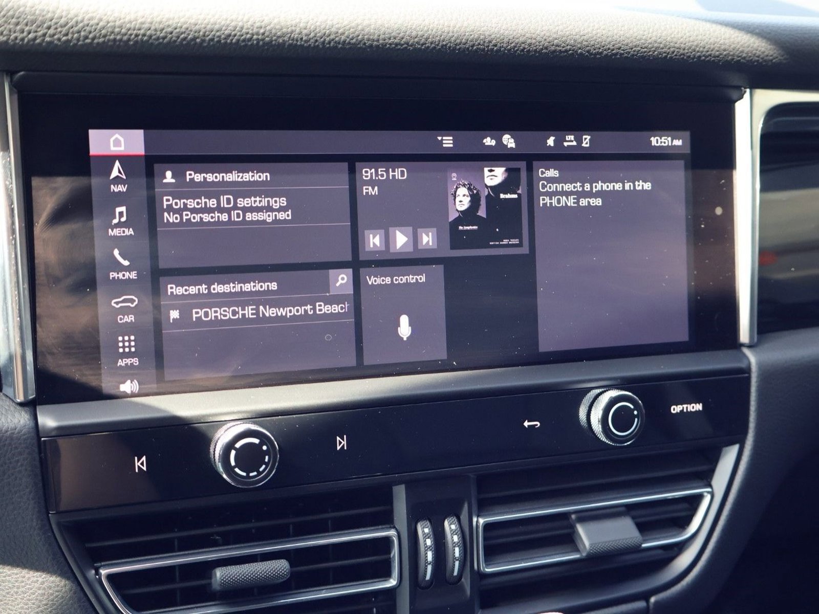 Certified 2025 Porsche Macan image 17