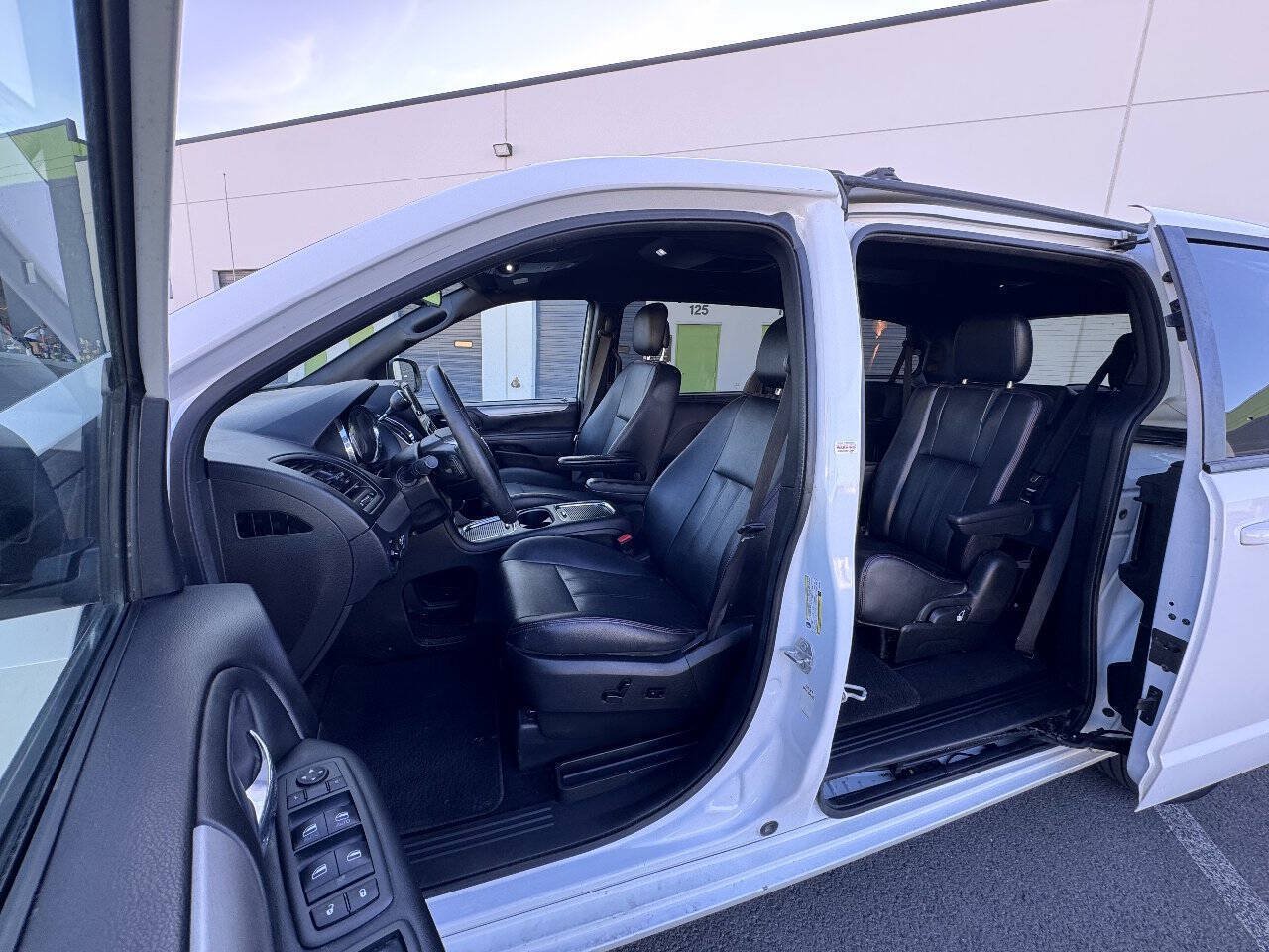 Used 2018 Dodge Grand Caravan GT FWD image 9