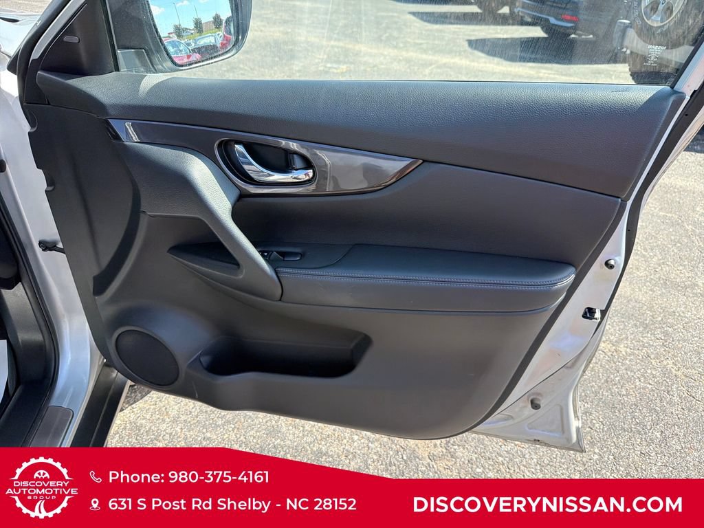 Certified 2019 Nissan Rogue SV w/ Premium Package FWD image 38
