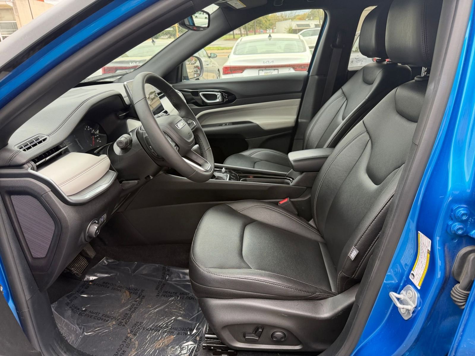 Used 2025 Jeep Compass Limited image 28