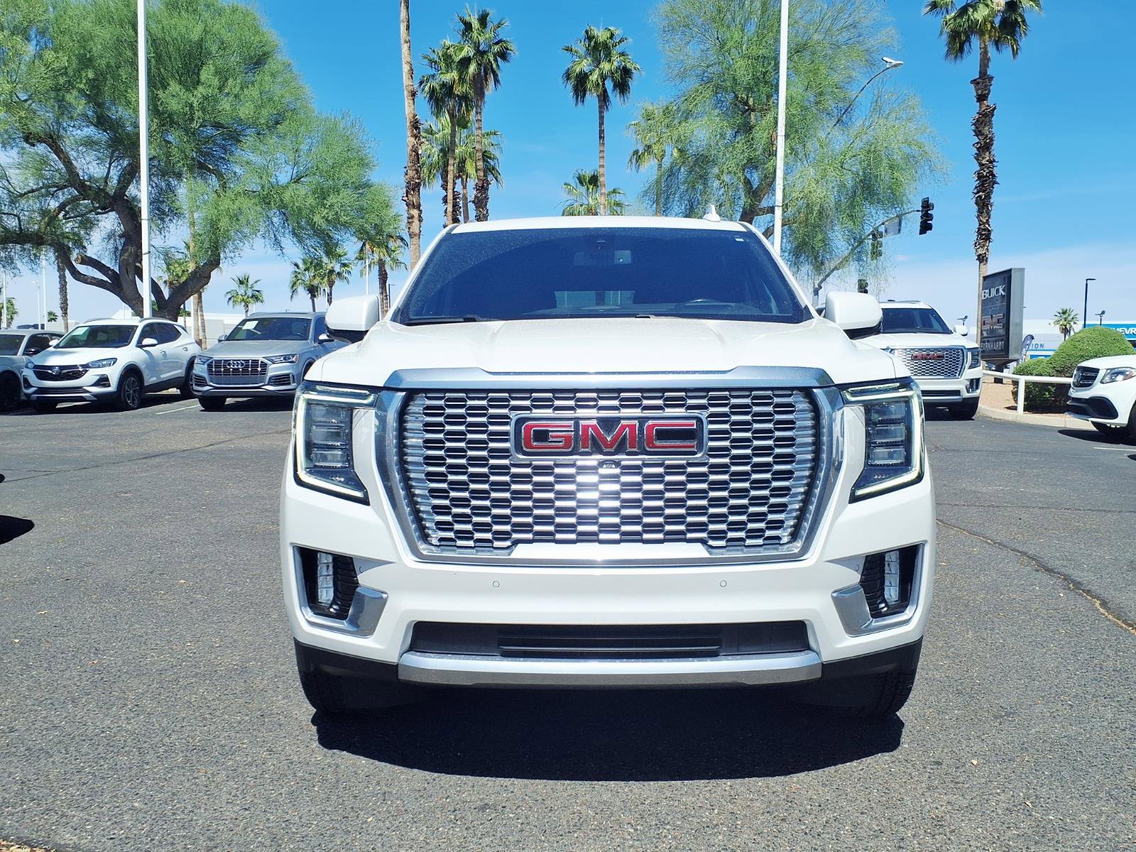 Used 2021 GMC Yukon XL Denali image 2
