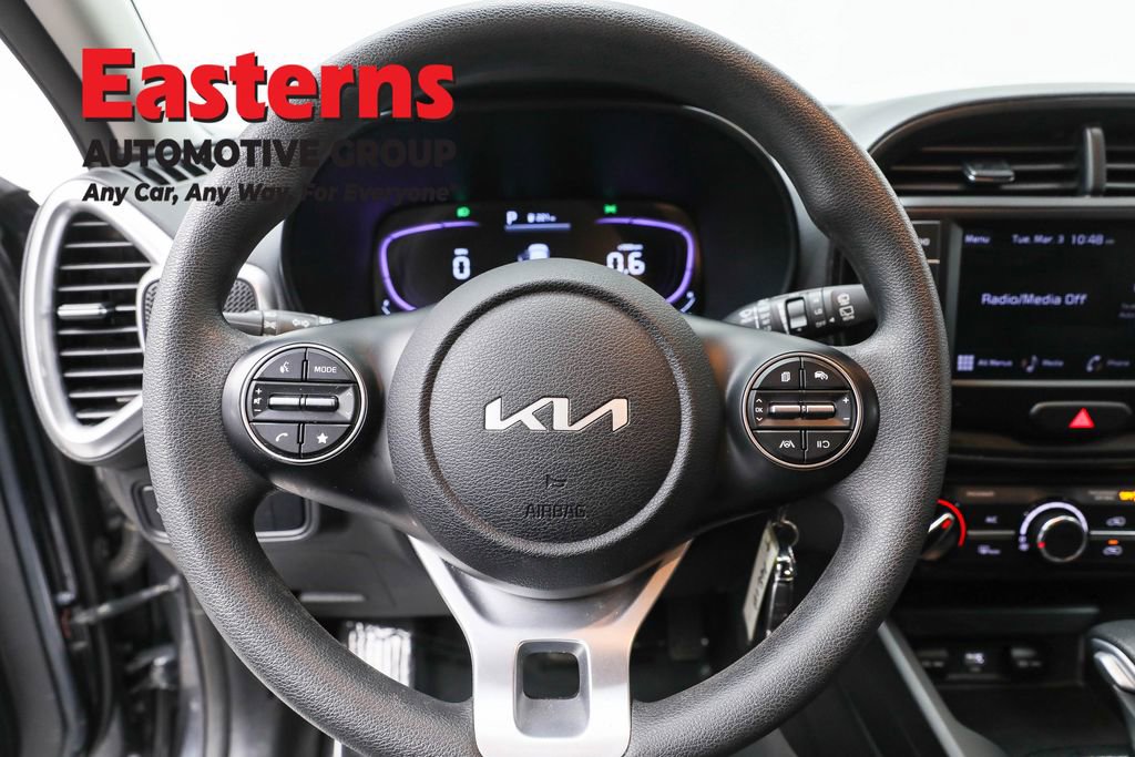 Used 2023 Kia Soul LX w/ LX Technology Package image 10