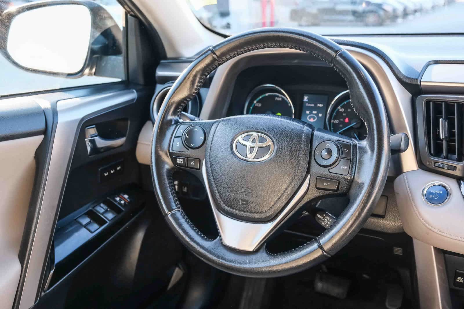 Used 2016 Toyota RAV4 Limited AWD/4WD image 17