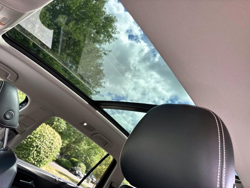 Used 2022 Volkswagen Atlas SE w/ Panoramic Sunroof Package image 26