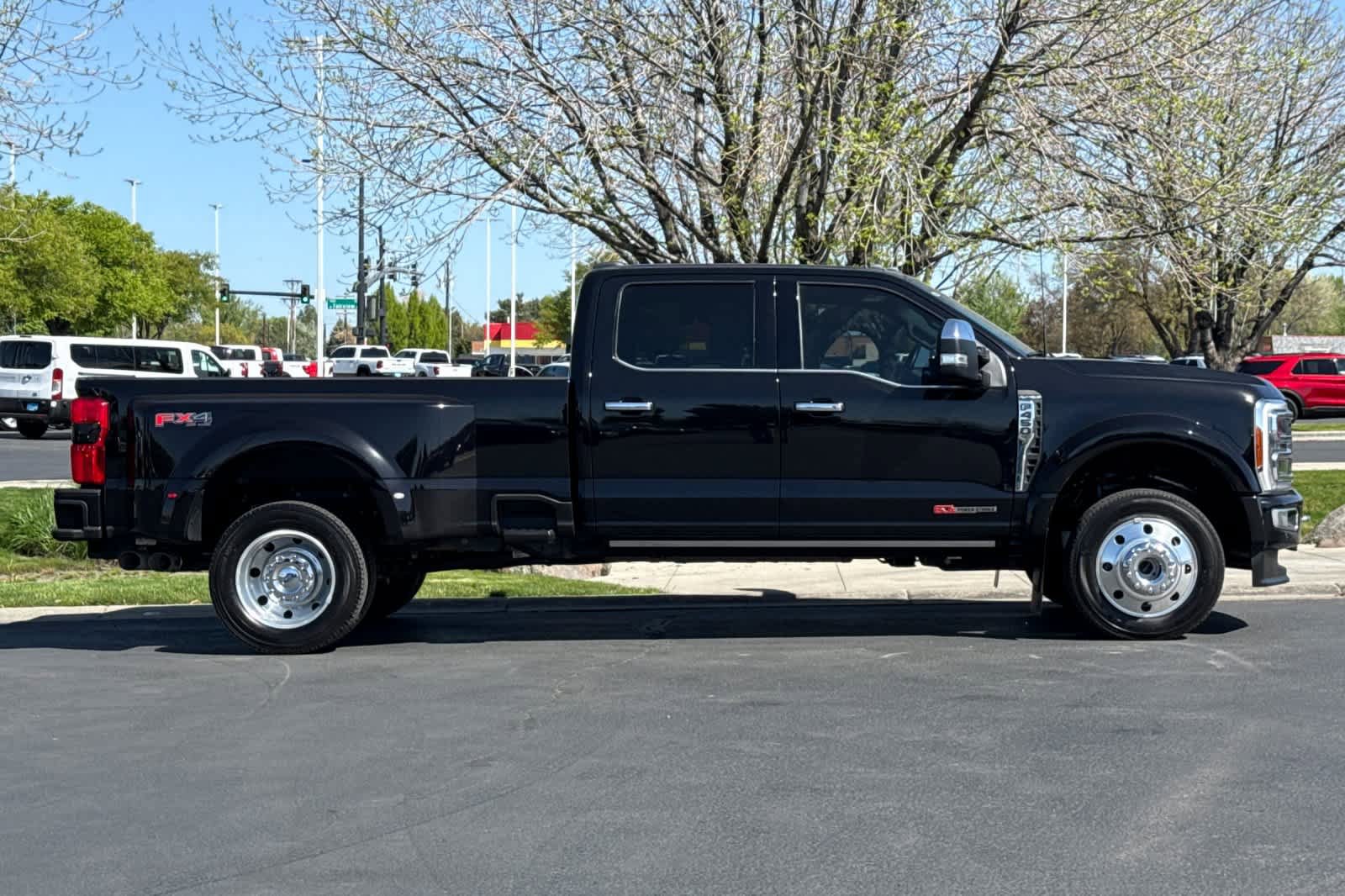 Certified 2023 Ford F450 Platinum w/ FX4 Off-Road Package AWD/4WD image 8