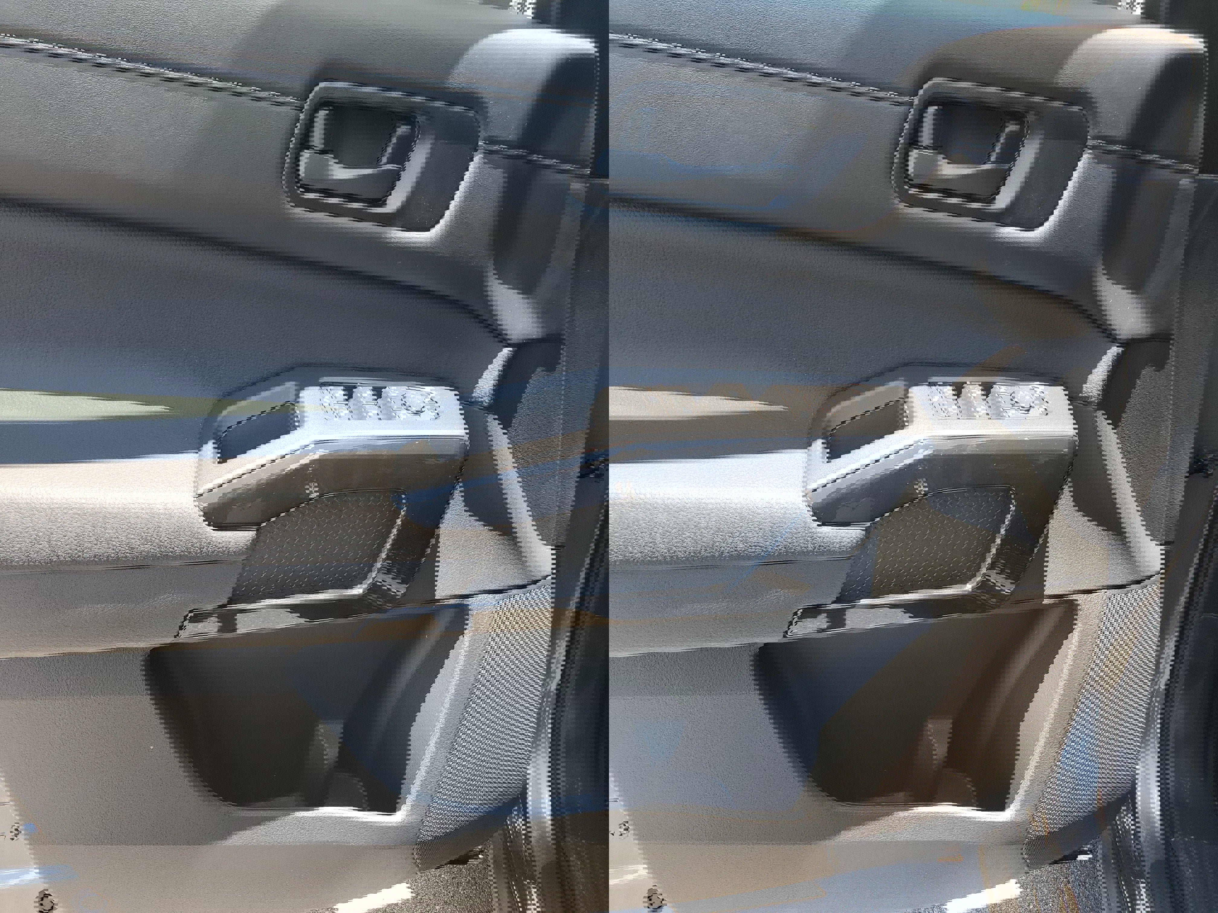 New 2025 Nissan Pathfinder SV w/ SV Premium Package image 12