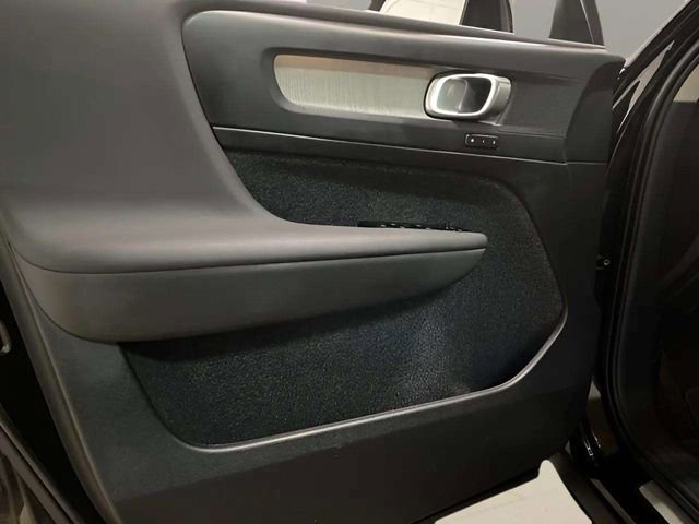 Used 2025 Volvo XC40 B5 Plus image 84