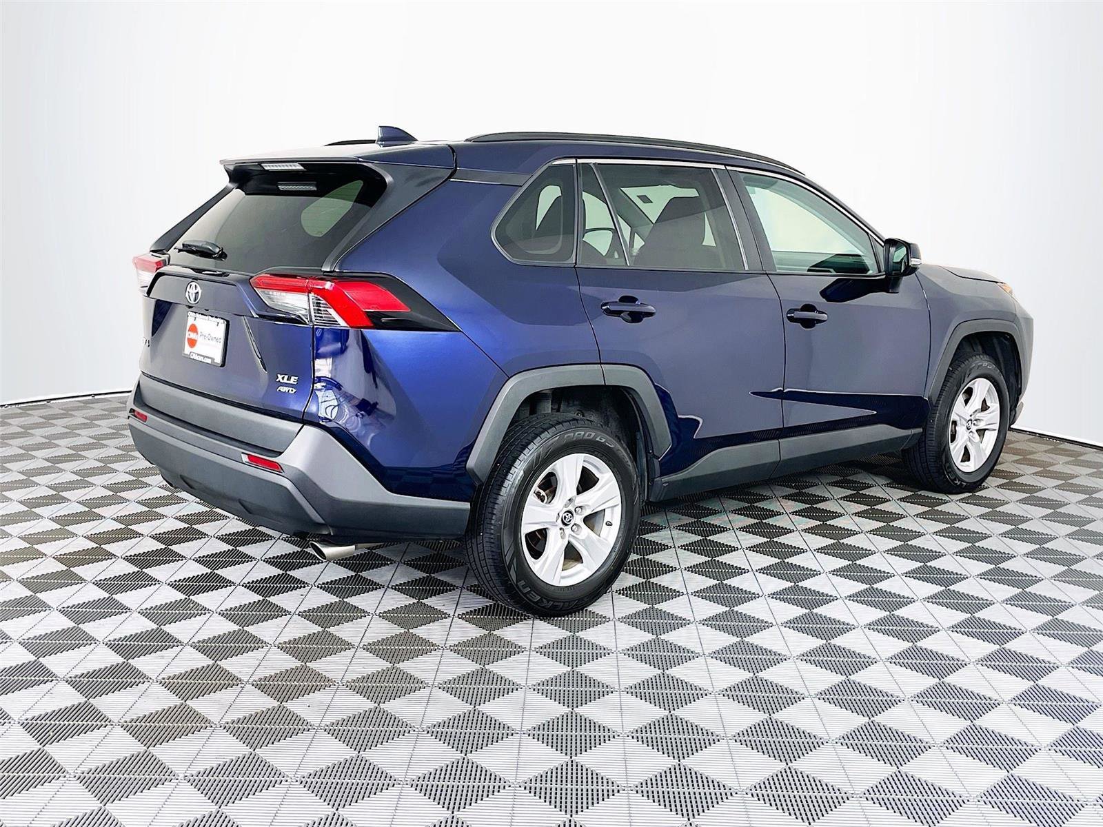 Used 2020 Toyota RAV4 XLE w/ All Weather Liner Package image 9