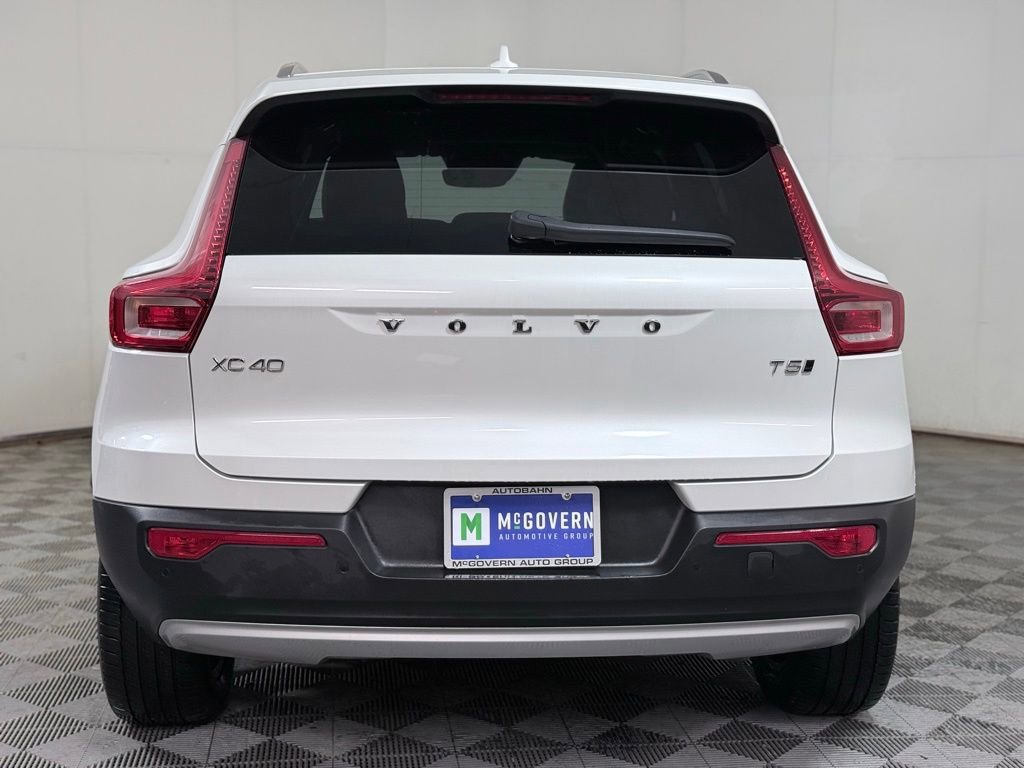 Used 2022 Volvo XC40 T5 Inscription w/ Climate Package image 5