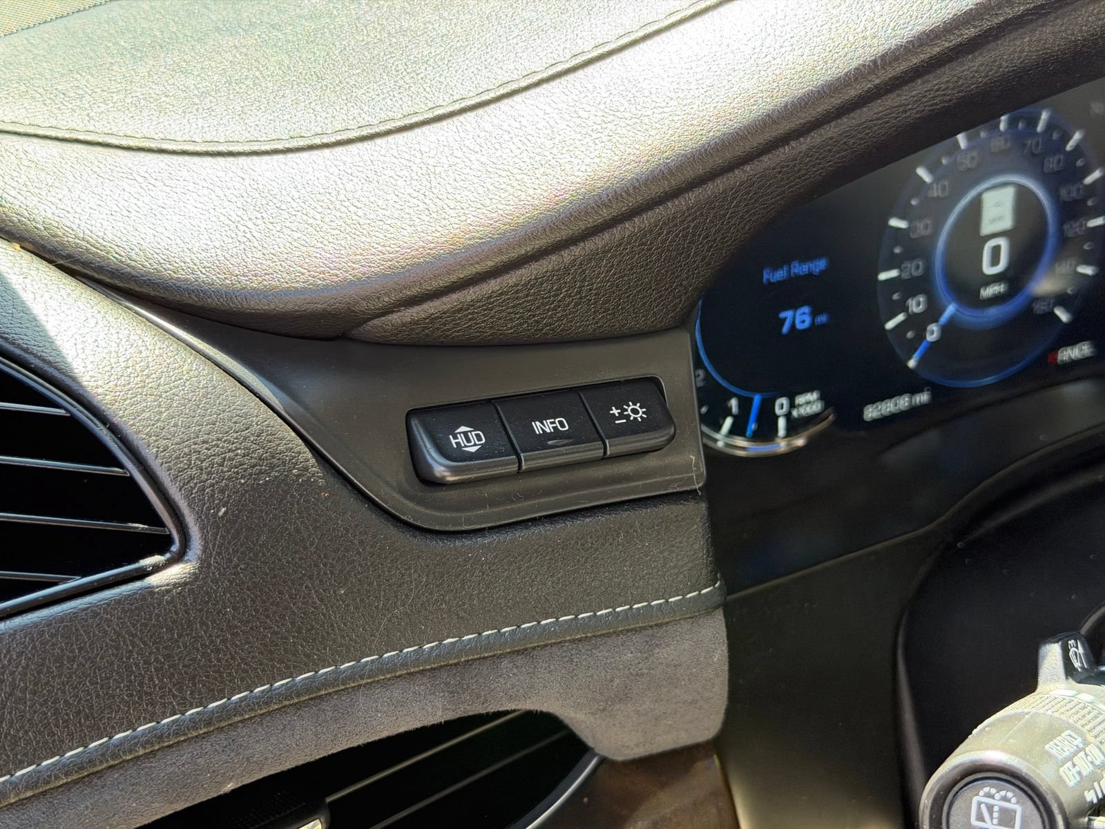 Used 2018 Cadillac Escalade Luxury AWD/4WD image 17