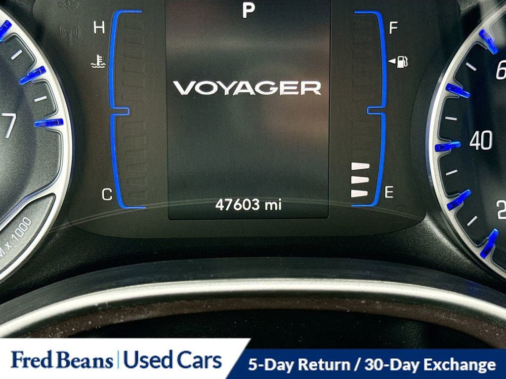 Used 2022 Chrysler Voyager LX image 14