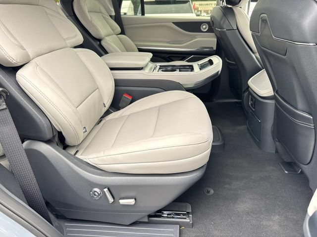 New 2026 Lincoln Navigator Reserve AWD/4WD image 10