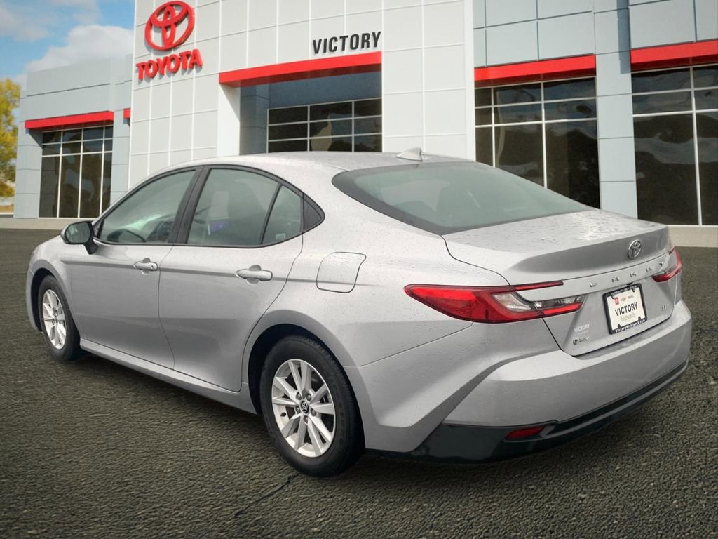 Used 2025 Toyota Camry LE image 5