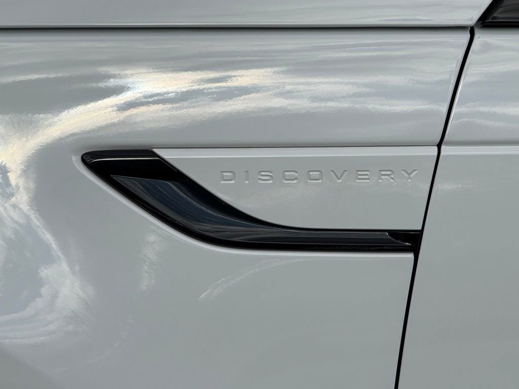 Certified 2025 Land Rover Discovery Dynamic SE AWD/4WD image 41