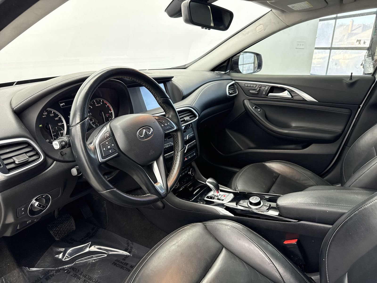 Used 2018 INFINITI QX30 Premium w/ Cargo Package image 12