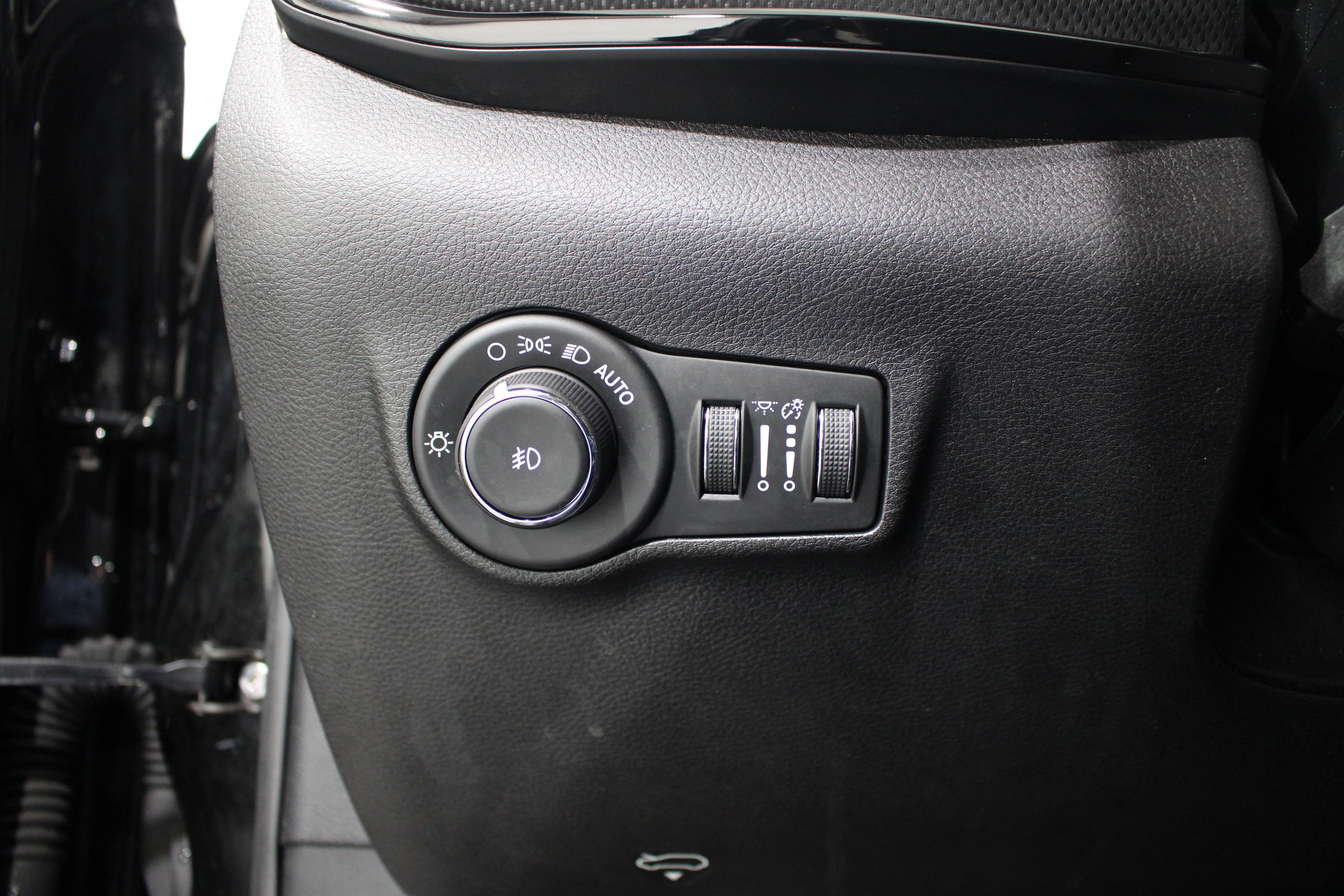 Used 2025 Jeep Compass Latitude w/ Altitude Special Edition AWD/4WD image 8