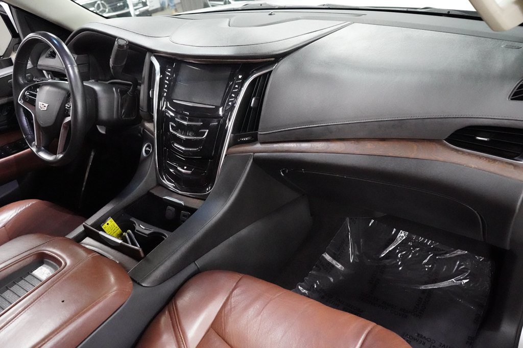 Used 2018 Cadillac Escalade ESV Premium Luxury AWD/4WD image 31