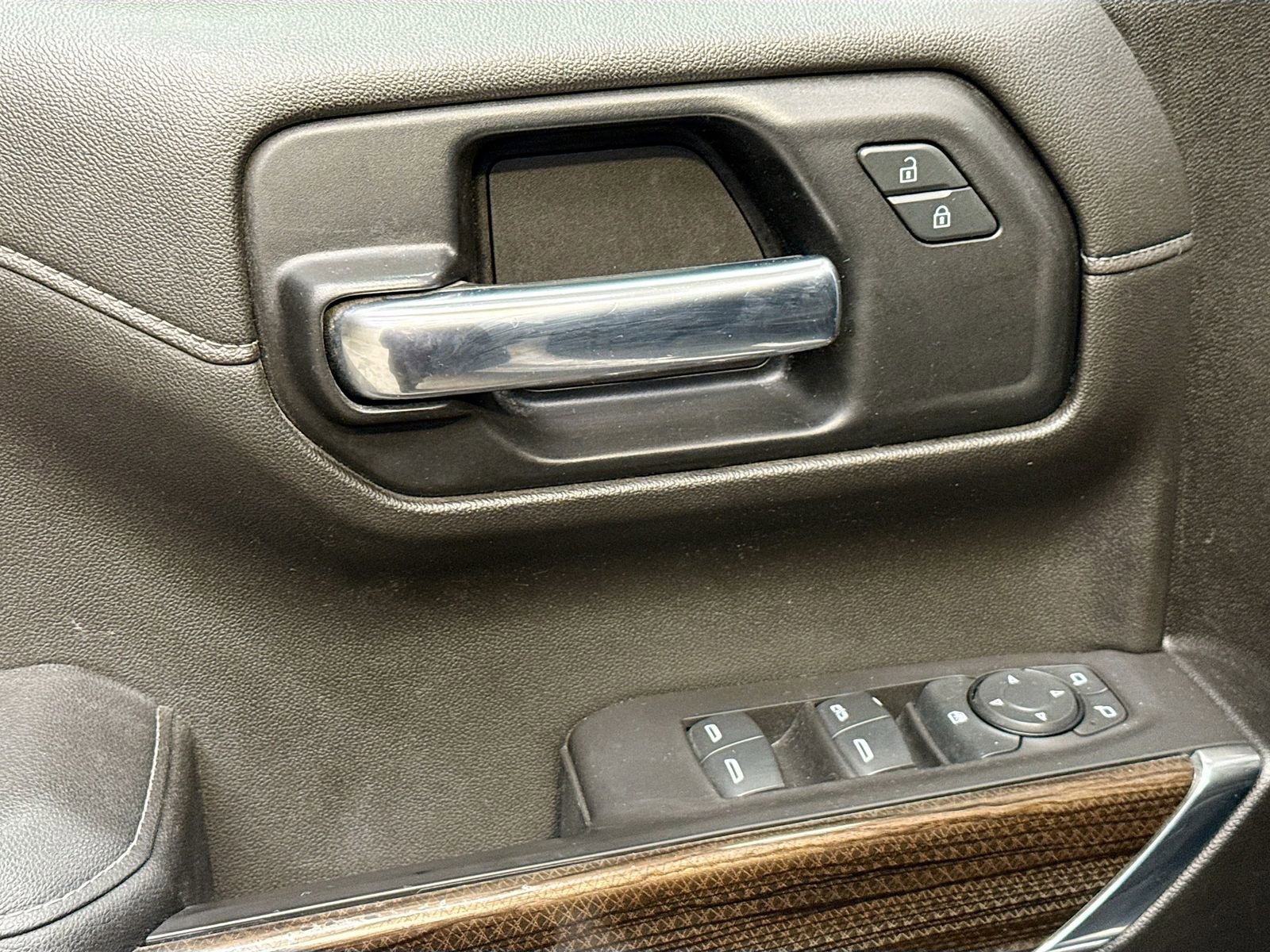 Used 2020 Chevrolet Silverado 1500 LT image 19