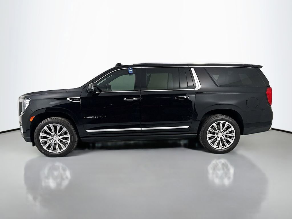Used 2021 GMC Yukon XL Denali w/ Denali Premium Package AWD/4WD image 4